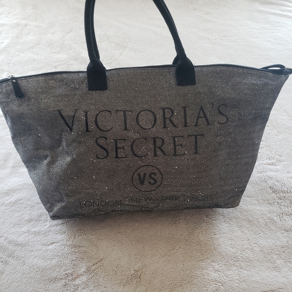Victoria's Secret duffle bag - Picture 3 of 10